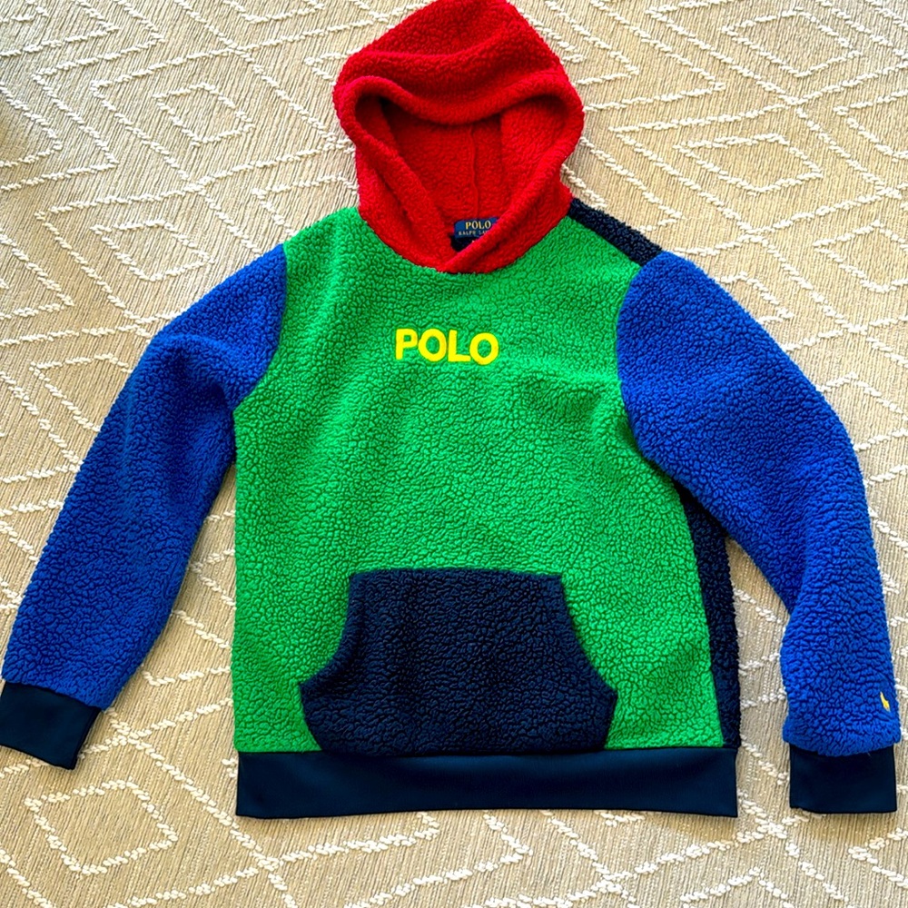 Fleece colorblock hoodie with front pocket. Warm and lightweight layer